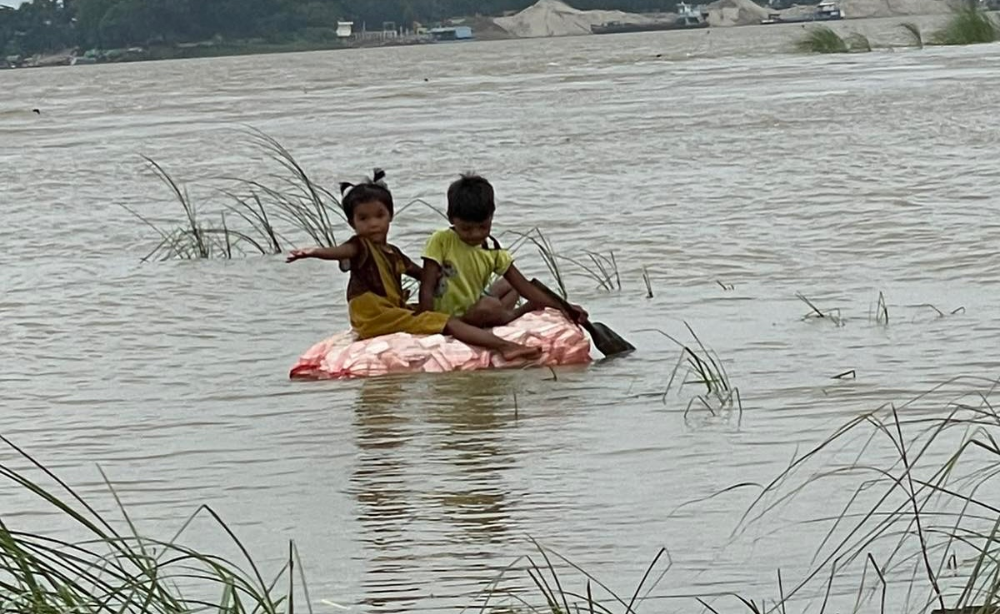 children in flood
