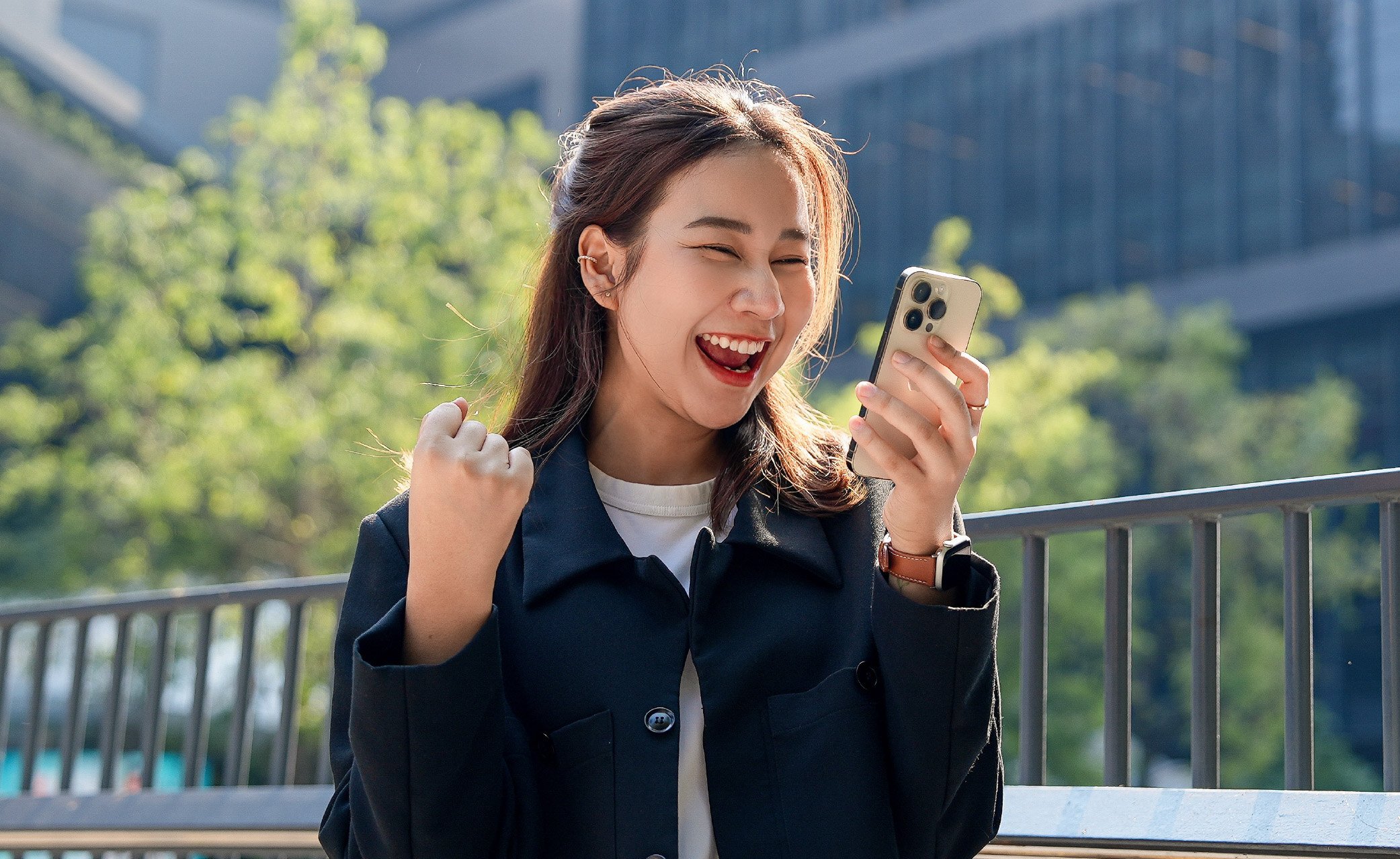 Community manager using Freedom Influence to reward top contributors, showcasing how recognition boosts engagement and loyalty in online communities.