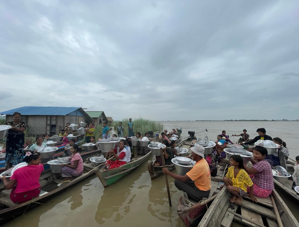 Receiving aid amidst floods